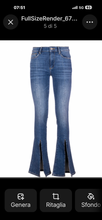 Jeans bootcut con spacco