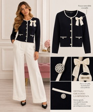 Cardigan blu con fiocco e bottoni gioiello
