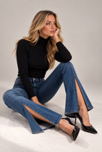 Jeans bootcut con spacco