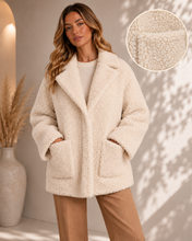 Giaccone Latte lato teddy con dettaglio