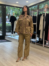 Pantalone con tasche