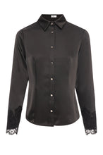 Camicia nera in raso slim con polsini in pizzo