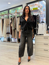 Camicia Stardust nera Gio Chic indossata