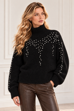 Dolcevita con strass nero indossato da Giselle