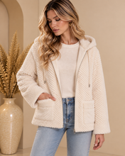 Giacca reversibile con cappuccio latte – teddy