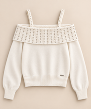 Maglia color burro con spalle scoperte e applicazioni luminose