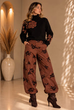 Pantalone cargo con fiori colore Tiramisù